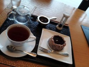 楽水亭の紅茶とミュージアムケーキ