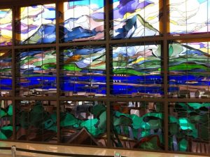 鹿児島中央駅の桜島のステンドグラス
